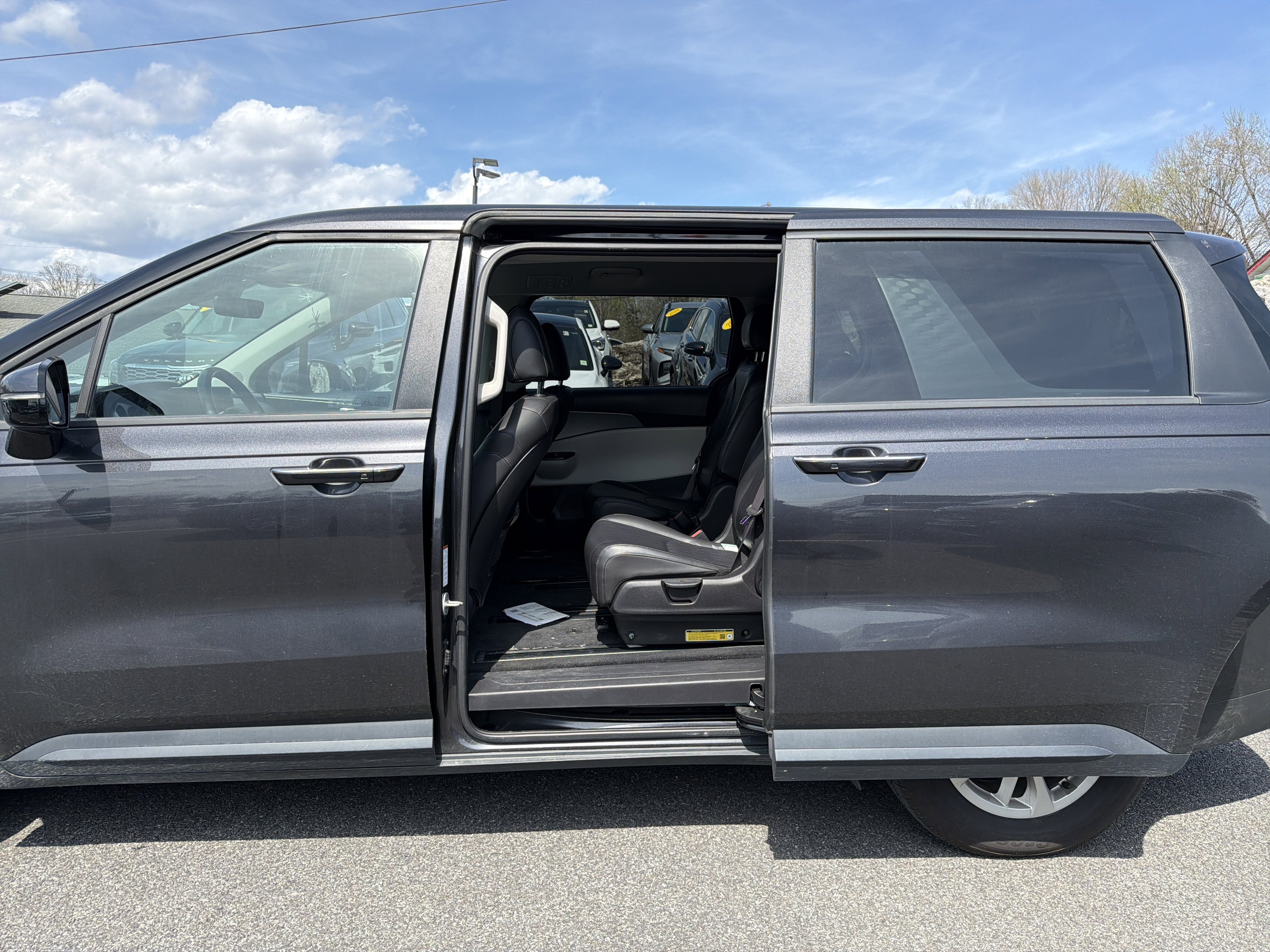 2024 Kia Carnival LX