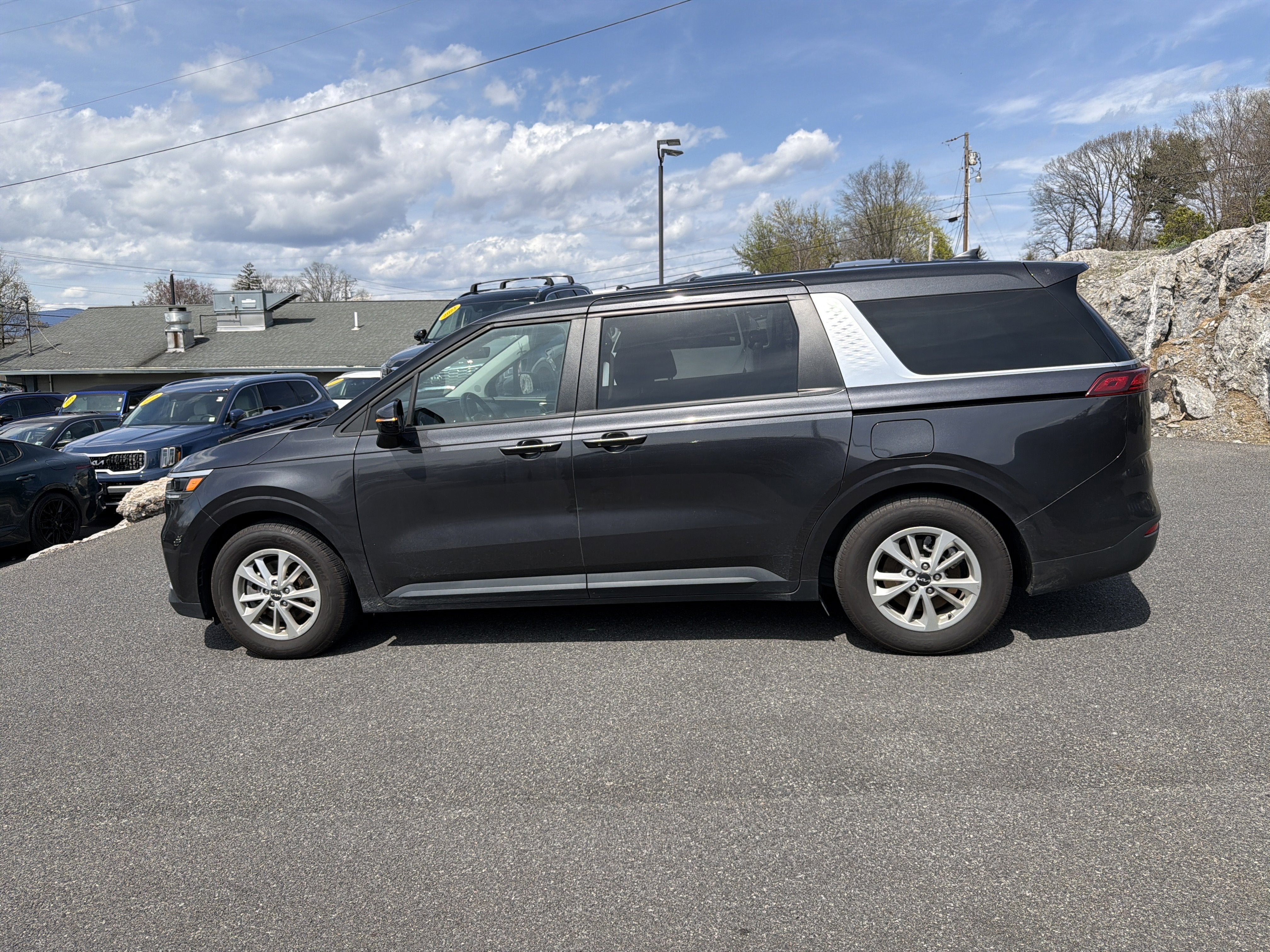 2024 Kia Carnival LX