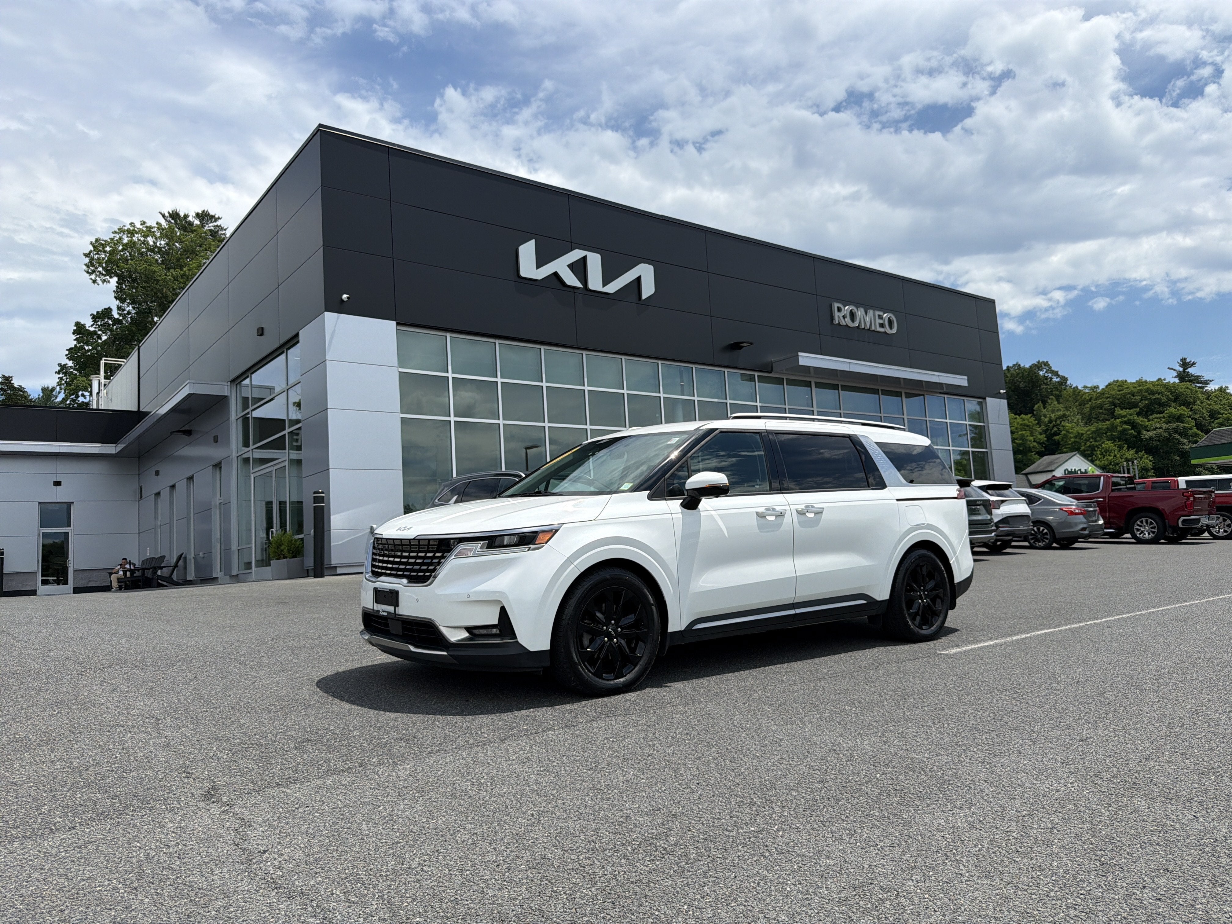 2024 Kia Carnival SX