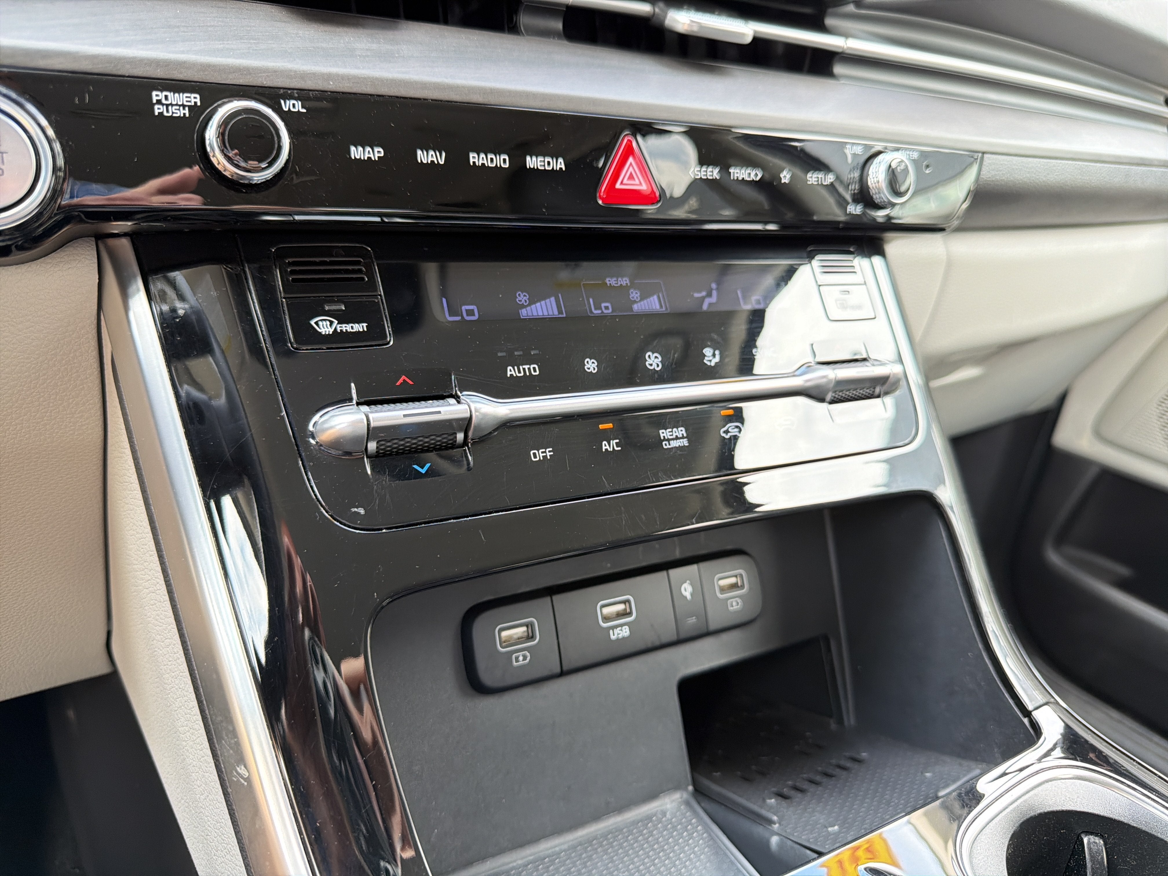 2024 Kia Carnival SX