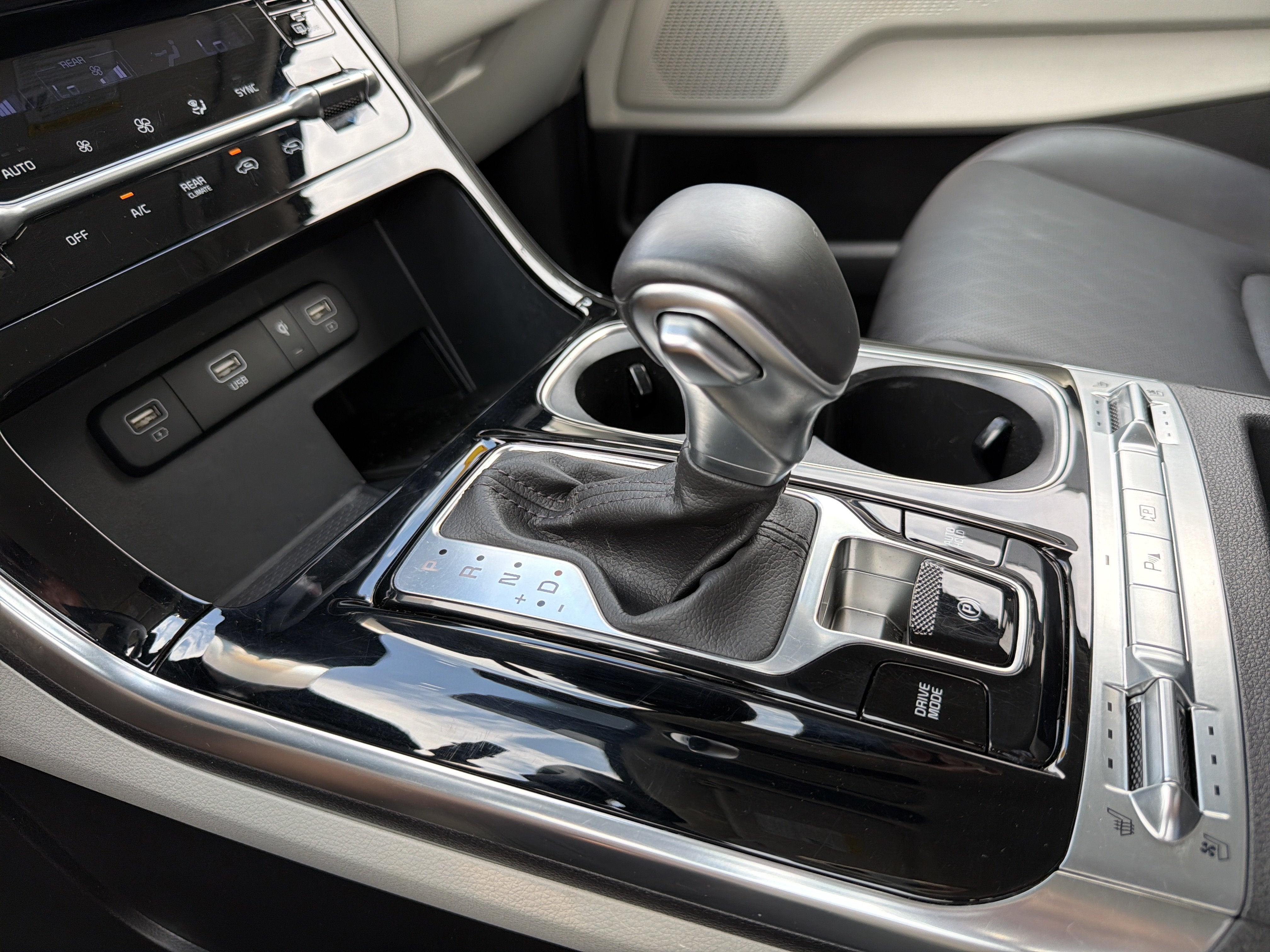 2024 Kia Carnival SX