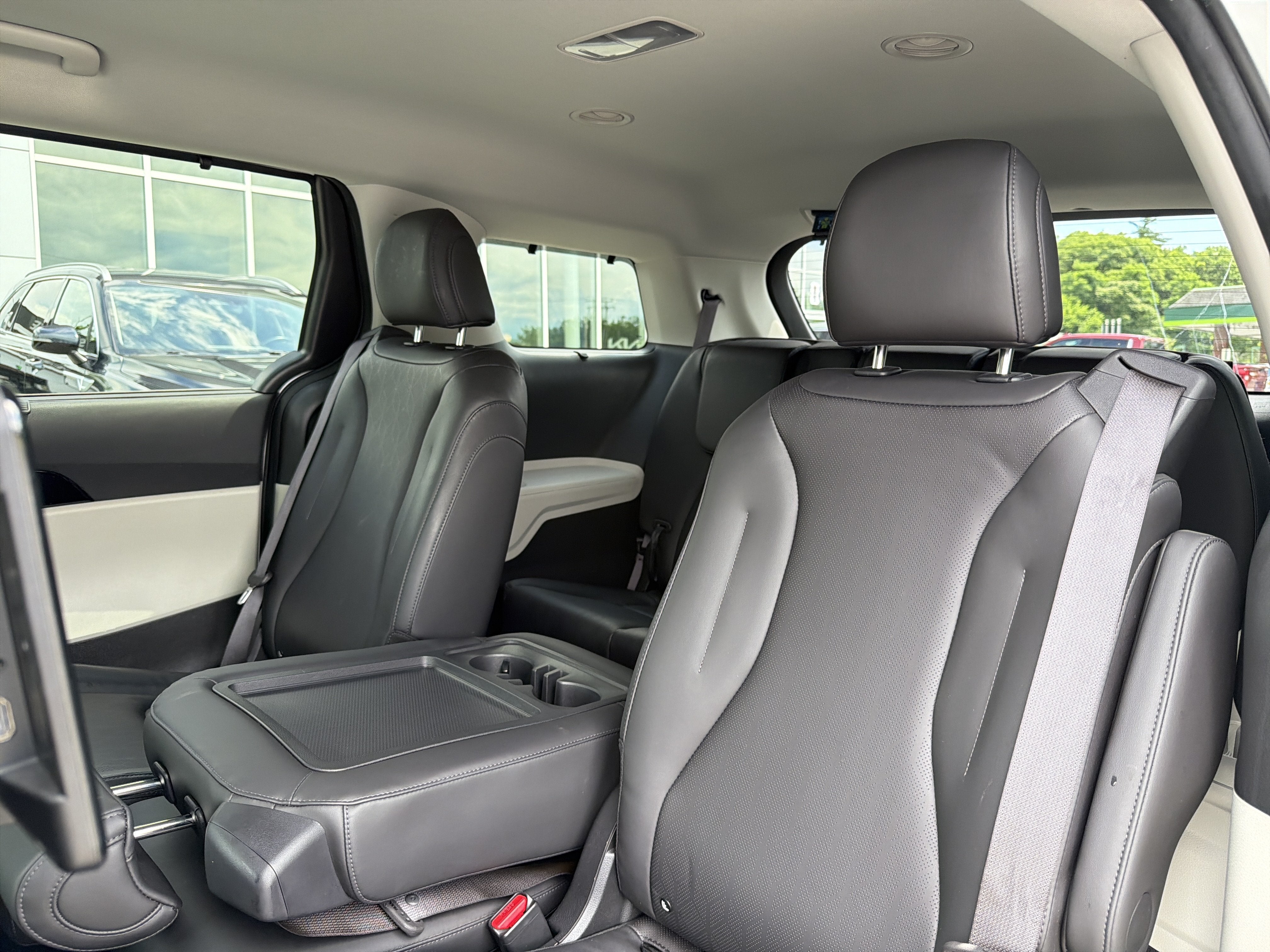 2024 Kia Carnival SX