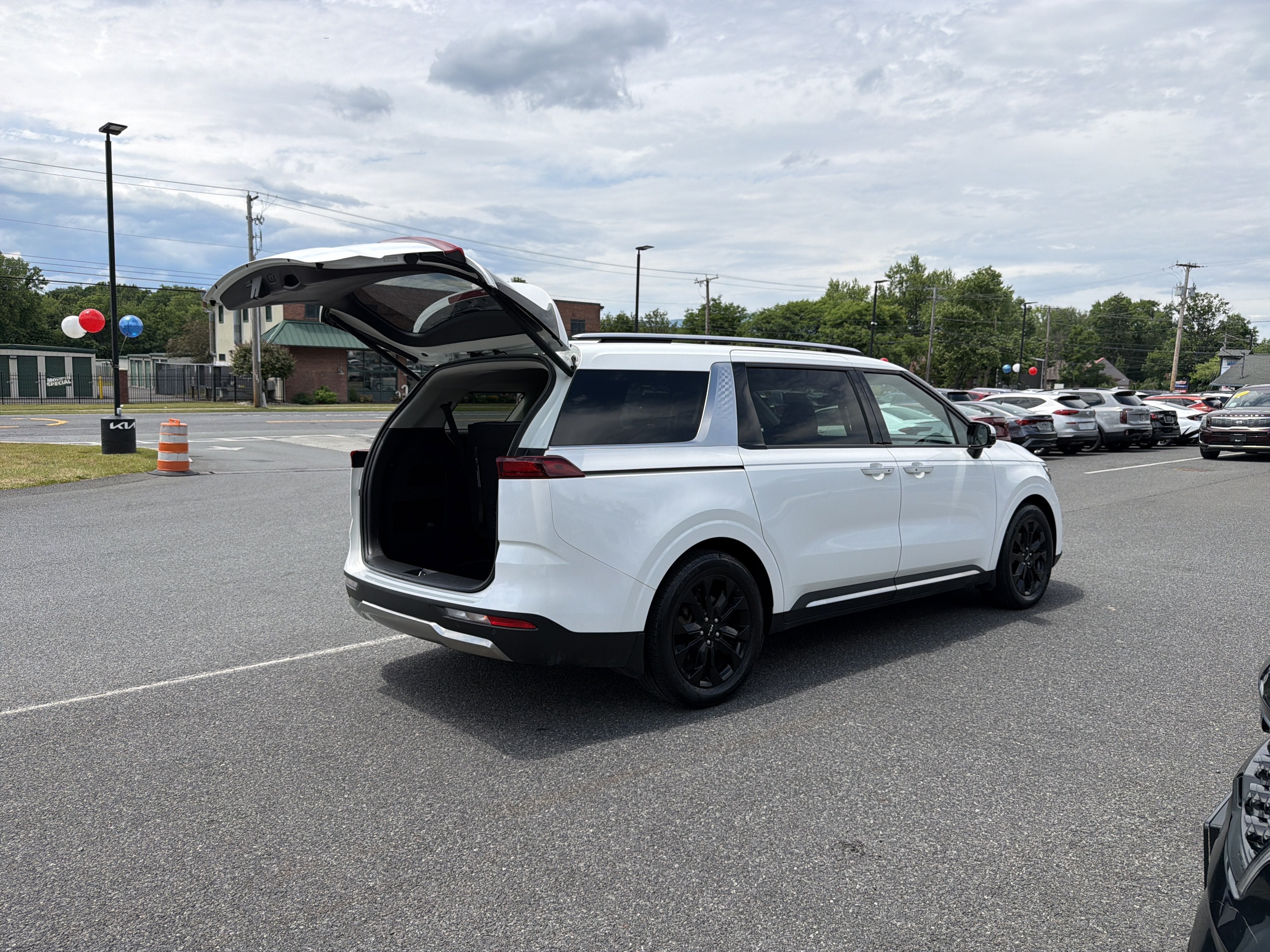 2024 Kia Carnival SX