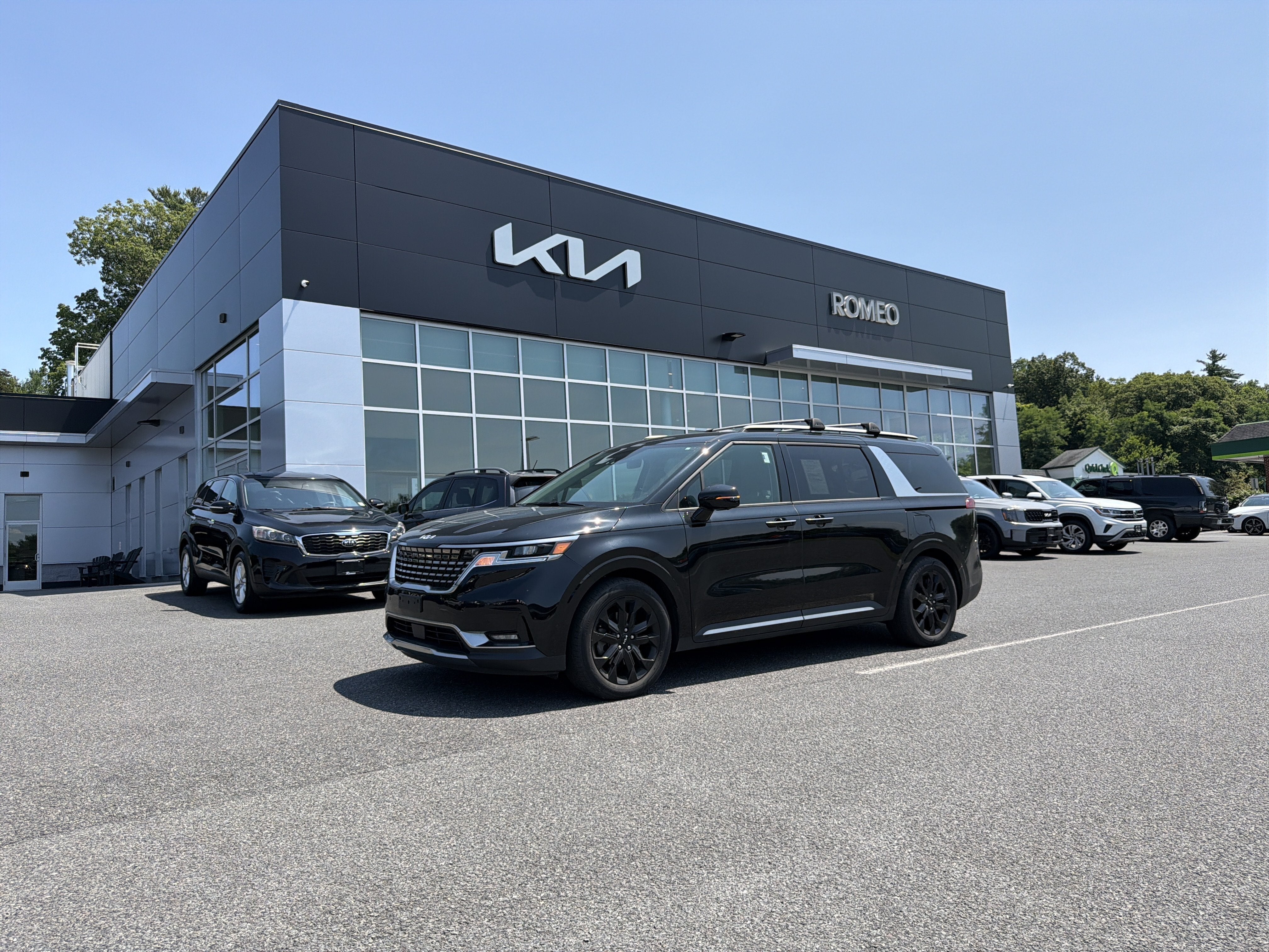 2024 Kia Carnival SX