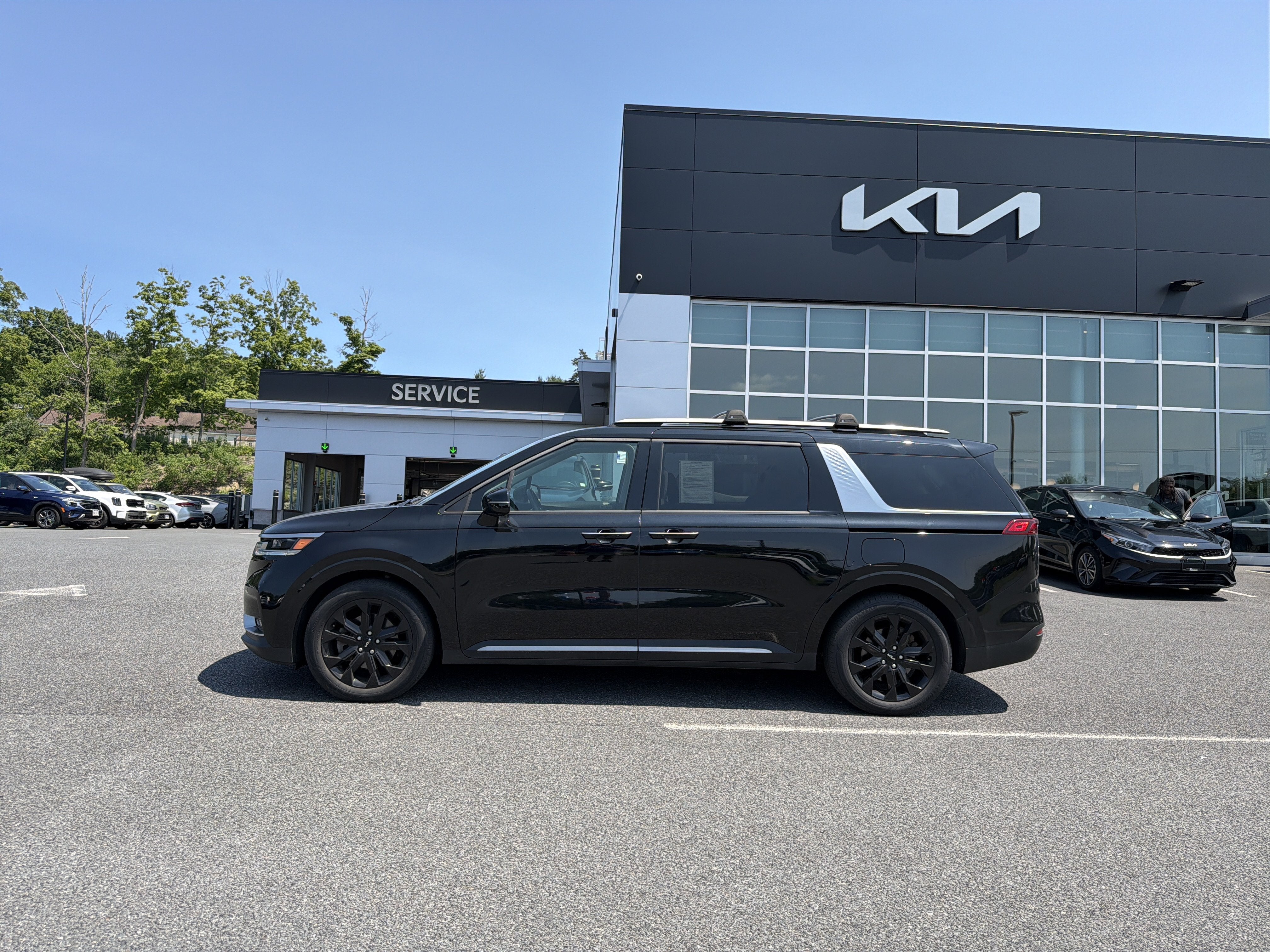 2024 Kia Carnival SX