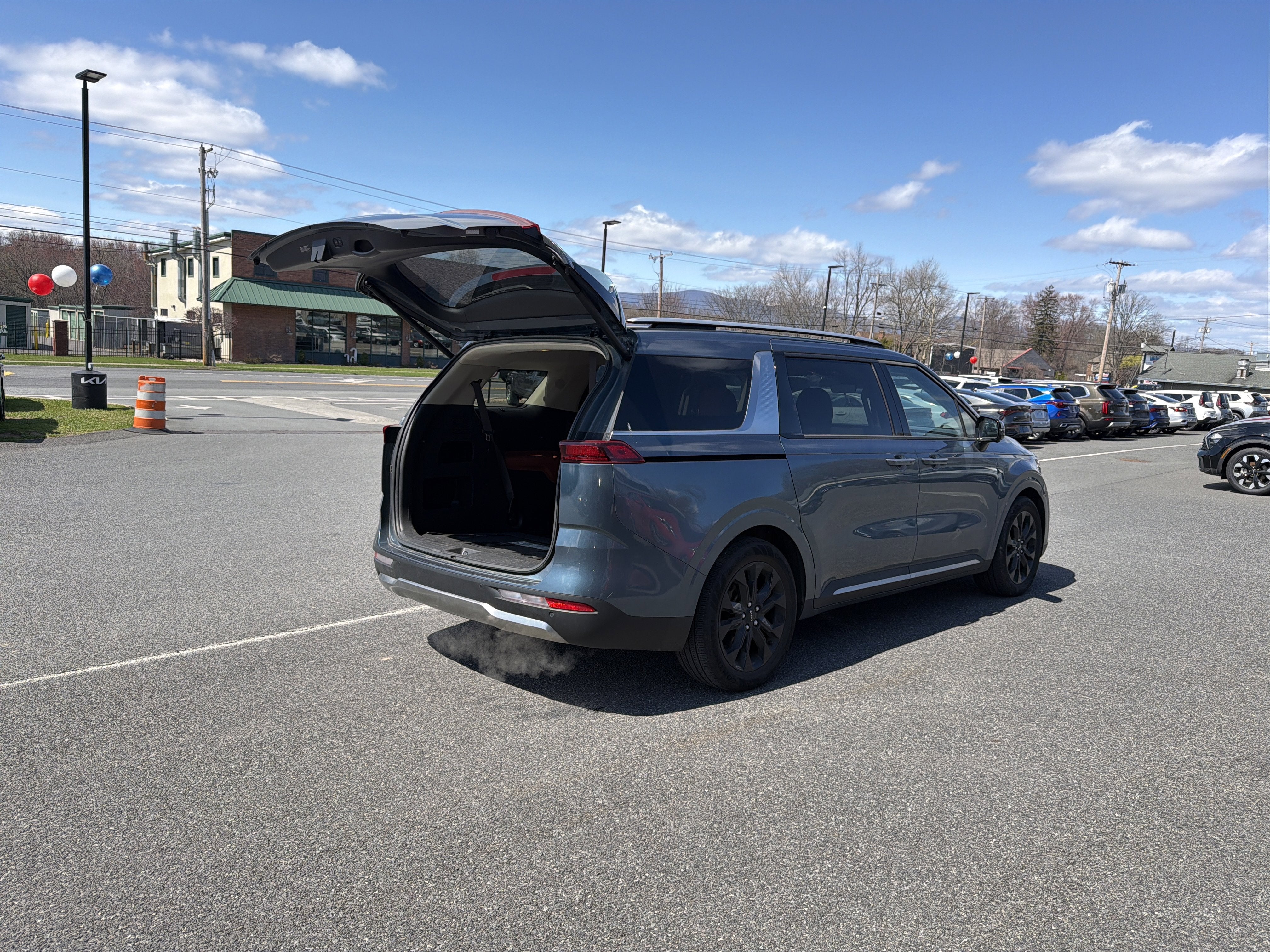 2024 Kia Carnival SX