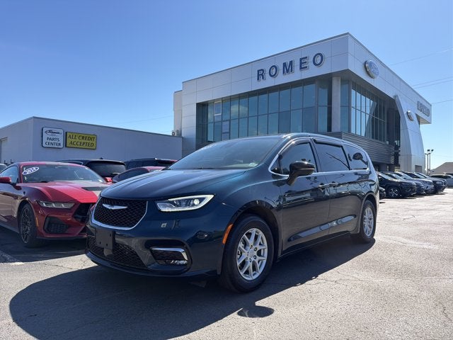 2025 Chrysler Pacifica Select