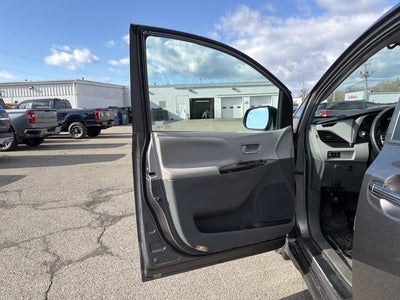 2019 Toyota Sienna XLE 8 Passenger