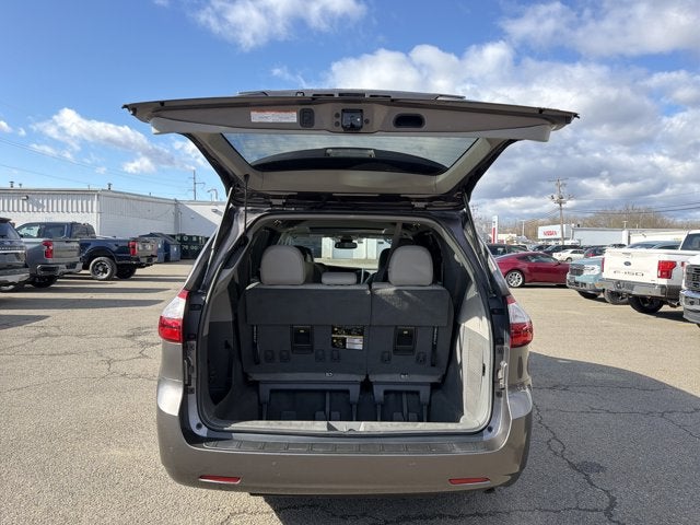 2019 Toyota Sienna XLE 8 Passenger