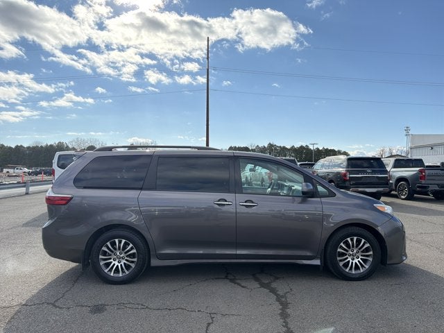 2019 Toyota Sienna XLE 8 Passenger